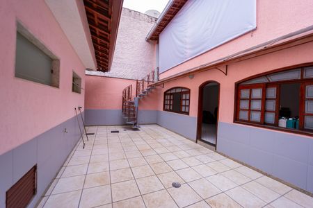 Casa para alugar com 300m², 3 quartos e 5 vagasQuintal