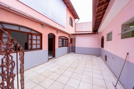 Casa para alugar com 300m², 3 quartos e 5 vagasCorredor Externo