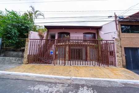 Casa para alugar com 300m², 3 quartos e 5 vagasFachada
