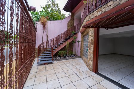 Casa para alugar com 300m², 3 quartos e 5 vagasEntrada da casa