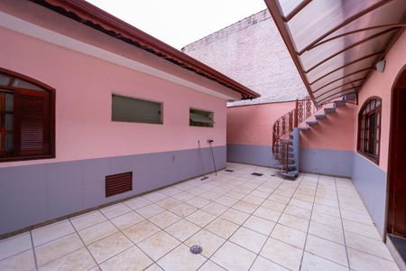 Casa para alugar com 300m², 3 quartos e 5 vagasQuintal