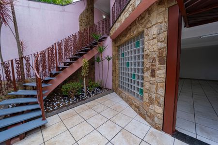 Casa para alugar com 300m², 3 quartos e 5 vagasEntrada da casa