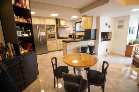 Apartamento à venda com 172m², 3 quartos e 2 vagasCozinha