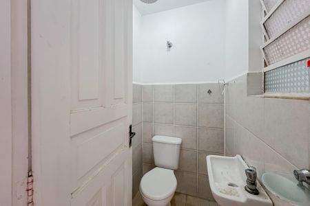 Casa à venda com 194m², 3 quartos e 2 vagas Casa à venda com 194m², 3 quartos e 2 vagasBanheiro de serviço