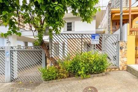 Casa à venda com 194m², 3 quartos e 2 vagas Casa à venda com 194m², 3 quartos e 2 vagasFachada