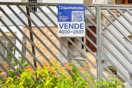 Casa à venda com 194m², 3 quartos e 2 vagas Casa à venda com 194m², 3 quartos e 2 vagasPlaquinha