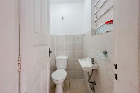 Casa à venda com 194m², 3 quartos e 2 vagas Casa à venda com 194m², 3 quartos e 2 vagasBanheiro de serviço