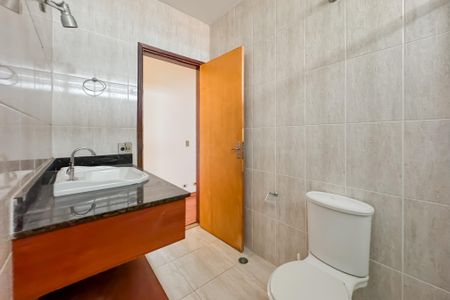 Casa à venda com 194m², 3 quartos e 2 vagas Casa à venda com 194m², 3 quartos e 2 vagasBanheiro Corredor