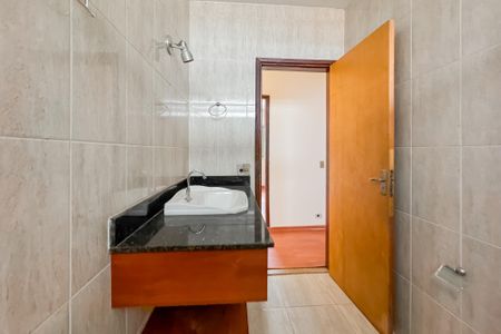 Casa à venda com 194m², 3 quartos e 2 vagas Casa à venda com 194m², 3 quartos e 2 vagasBanheiro Corredor