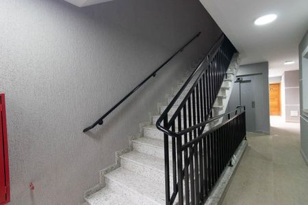 Apartamento para alugar com 33m², 2 quartos e 1 vaga Apartamento para alugar com 33m², 2 quartos e 1 vagaEscada