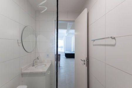 Banheiro de kitnet/studio para alugar com 1 quarto, 26m² em República, São Paulo