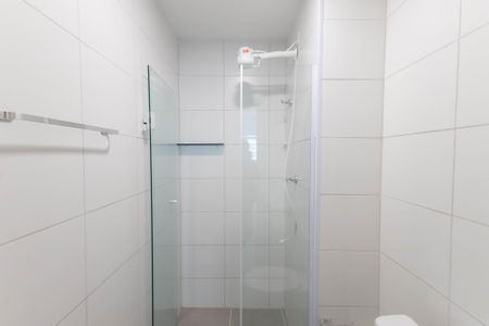 Banheiro de kitnet/studio para alugar com 1 quarto, 26m² em República, São Paulo