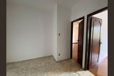 Casa à venda com 284m², 4 quartos e 8 vagasCorredor