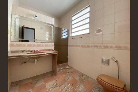 Casa à venda com 284m², 4 quartos e 8 vagasBanheiro Social