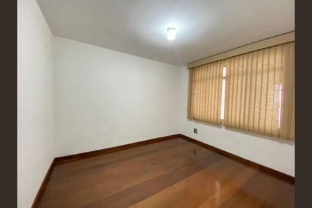 Casa à venda com 284m², 4 quartos e 8 vagasQuarto 2