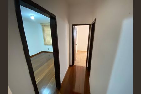 Casa à venda com 284m², 4 quartos e 8 vagasCorredor