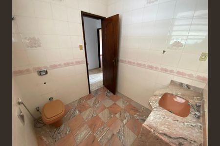 Casa à venda com 284m², 4 quartos e 8 vagasBanheiro Social