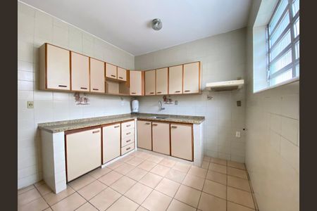 Casa à venda com 284m², 4 quartos e 8 vagasCozinha