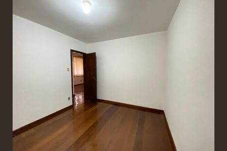 Casa à venda com 284m², 4 quartos e 8 vagasQuarto 2
