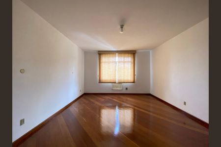 Casa à venda com 284m², 4 quartos e 8 vagasSuíte