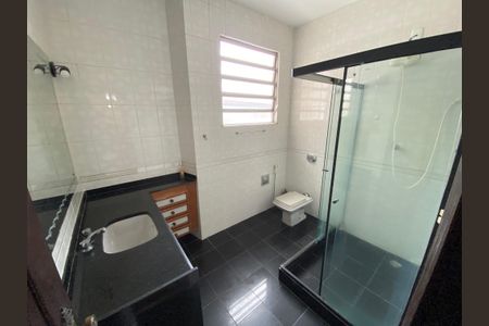 Casa à venda com 284m², 4 quartos e 8 vagasBanheiro da Suíte