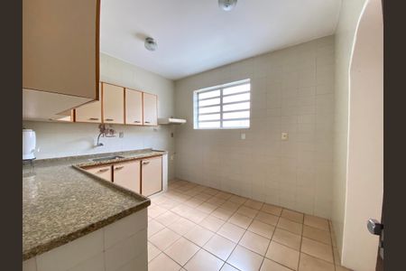 Casa à venda com 284m², 4 quartos e 8 vagasCozinha