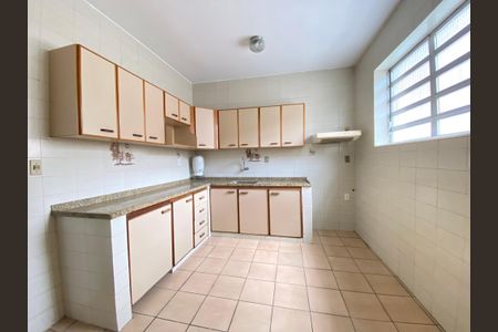 Casa à venda com 284m², 4 quartos e 8 vagasCozinha
