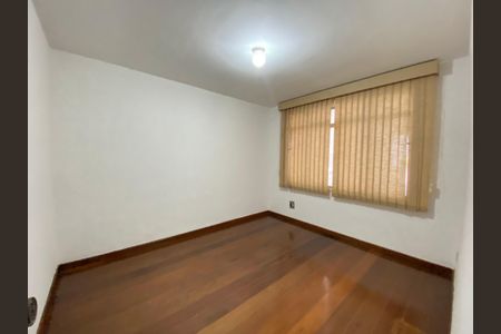 Casa à venda com 284m², 4 quartos e 8 vagasQuarto 2