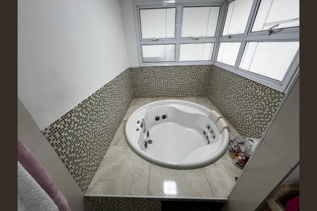 Apartamento à venda com 250m², 3 quartos e 4 vagas Apartamento à venda com 250m², 3 quartos e 4 vagasBanheiro da Suíte 1