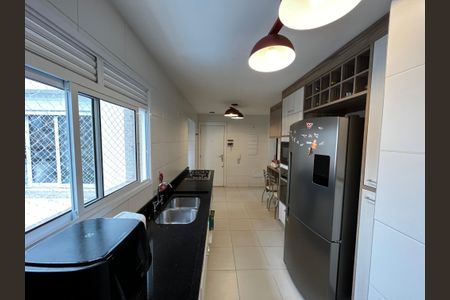 Apartamento à venda com 250m², 3 quartos e 4 vagas Apartamento à venda com 250m², 3 quartos e 4 vagasCozinha