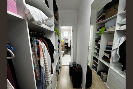 Apartamento à venda com 250m², 3 quartos e 4 vagas Apartamento à venda com 250m², 3 quartos e 4 vagasCloset da suíte 1