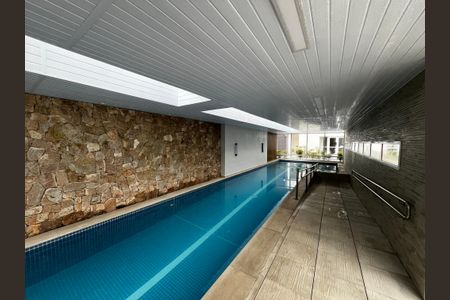 Apartamento à venda com 250m², 3 quartos e 4 vagas Apartamento à venda com 250m², 3 quartos e 4 vagasPiscina Coberta