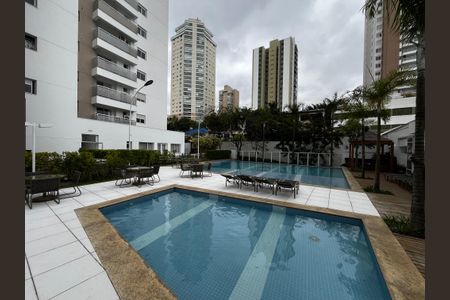 Apartamento à venda com 250m², 3 quartos e 4 vagas Apartamento à venda com 250m², 3 quartos e 4 vagasÁrea comum - Piscina