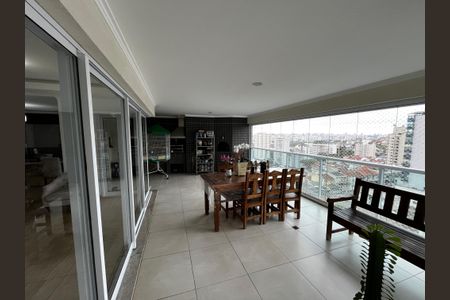 Apartamento à venda com 250m², 3 quartos e 4 vagas Apartamento à venda com 250m², 3 quartos e 4 vagasVaranda da Sala