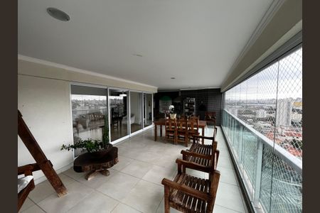 Apartamento à venda com 250m², 3 quartos e 4 vagas Apartamento à venda com 250m², 3 quartos e 4 vagasVaranda gourmet