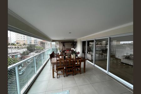 Apartamento à venda com 250m², 3 quartos e 4 vagas Apartamento à venda com 250m², 3 quartos e 4 vagasVaranda da Sala