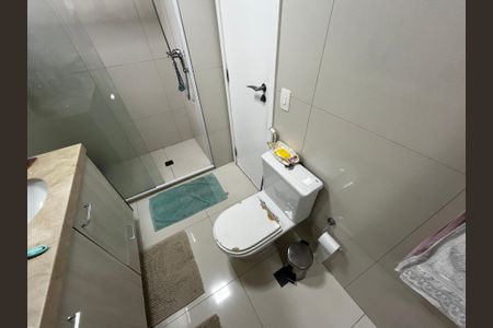Apartamento à venda com 250m², 3 quartos e 4 vagas Apartamento à venda com 250m², 3 quartos e 4 vagasBanheiro da Suíte 1