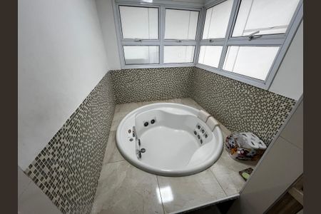 Apartamento à venda com 250m², 3 quartos e 4 vagas Apartamento à venda com 250m², 3 quartos e 4 vagasBanheiro da Suíte 1