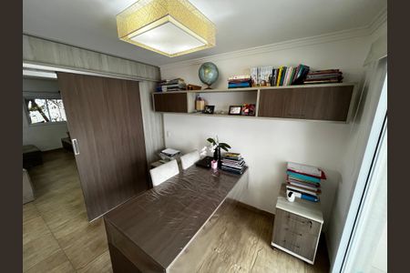 Apartamento à venda com 250m², 3 quartos e 4 vagas Apartamento à venda com 250m², 3 quartos e 4 vagasEscritório
