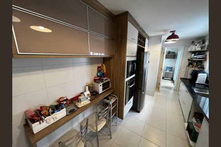 Apartamento à venda com 250m², 3 quartos e 4 vagas Apartamento à venda com 250m², 3 quartos e 4 vagasCozinha