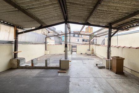 Casa à venda com 175m², 3 quartos e 2 vagas Casa à venda com 175m², 3 quartos e 2 vagasTerraço