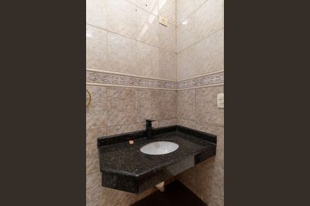 Casa à venda com 175m², 3 quartos e 2 vagas Casa à venda com 175m², 3 quartos e 2 vagasBanheiro