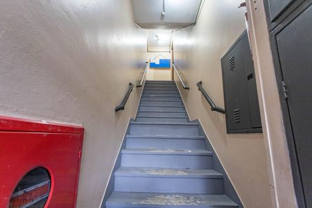 Apartamento à venda com 95m², 2 quartos e 2 vagasEscada de entrada