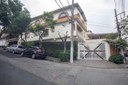 Casa à venda com 400m², 3 quartos e 6 vagas Casa à venda com 400m², 3 quartos e 6 vagasFachada