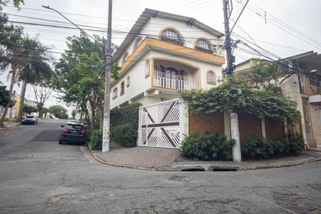 Casa à venda com 400m², 3 quartos e 6 vagas Casa à venda com 400m², 3 quartos e 6 vagasFachada