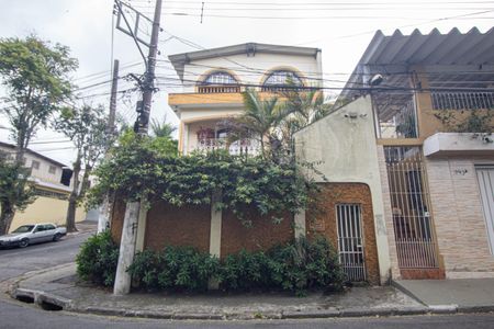 Casa à venda com 400m², 3 quartos e 6 vagas Casa à venda com 400m², 3 quartos e 6 vagasFachada