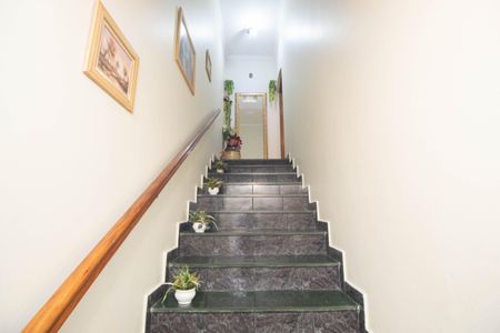 Casa à venda com 400m², 3 quartos e 6 vagas Casa à venda com 400m², 3 quartos e 6 vagasEscada