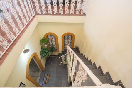 Casa à venda com 400m², 3 quartos e 6 vagas Casa à venda com 400m², 3 quartos e 6 vagasEscada