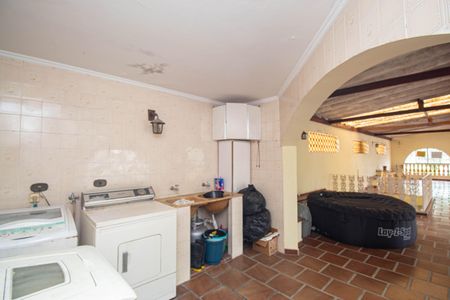 Casa à venda com 400m², 3 quartos e 6 vagas Casa à venda com 400m², 3 quartos e 6 vagasÁrea de Serviço 2