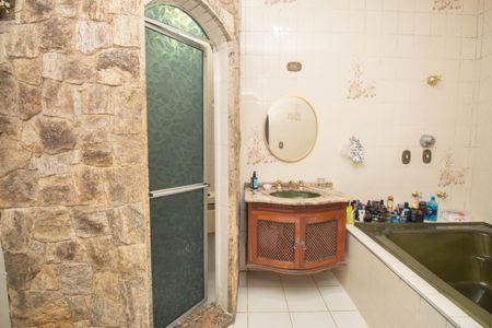 Casa à venda com 400m², 3 quartos e 6 vagas Casa à venda com 400m², 3 quartos e 6 vagasBanheiro da Suíte 2